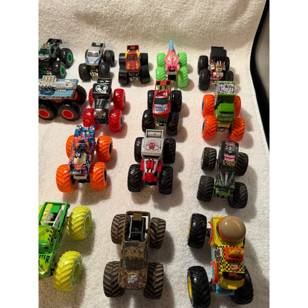 Hot Wheels Monster Truck Lot of 28 1:64 Diecast Jurassic World Bounty Hunter